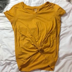 Cute mustard yellow shirt 🌻